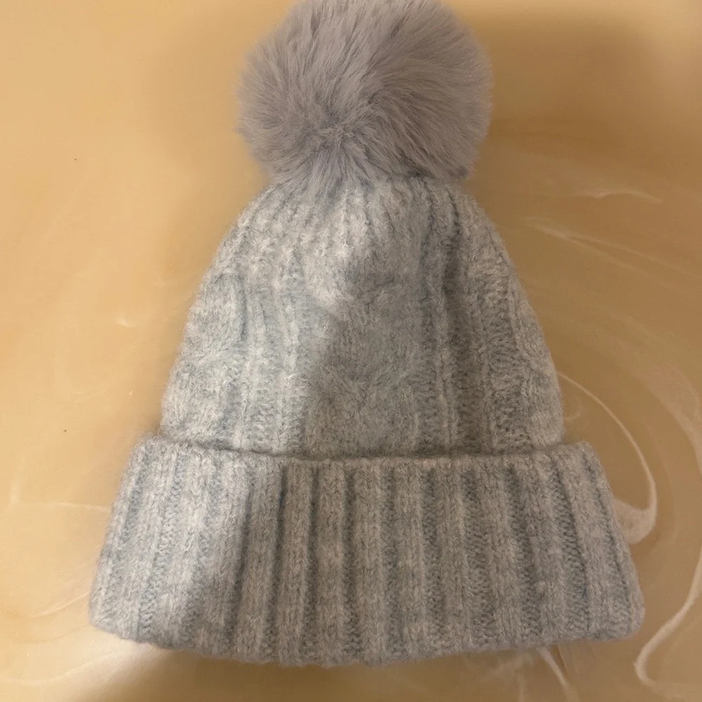 Sonoma Goods For Life Gray Cable Knit Pom Beanie Hat NWT Winter Cozy